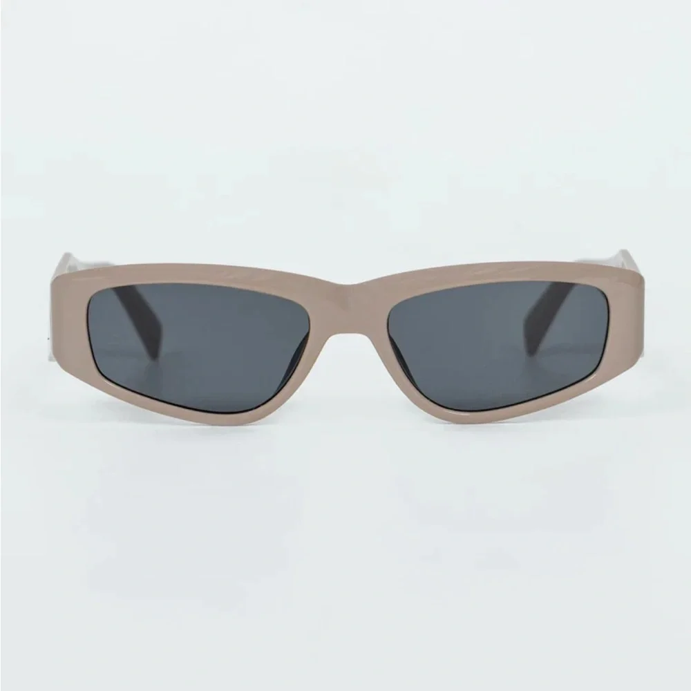 Princess Polly Look Into My Eyes Sunglasses. NWT